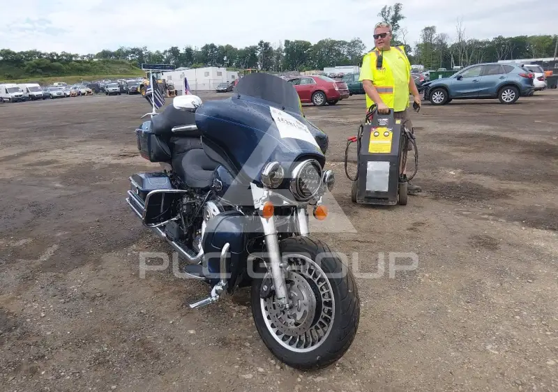 2009 Harley-Davidson FLHTCU фото