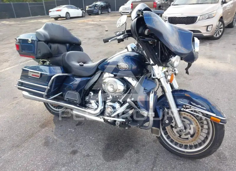 2009 Harley-Davidson FLHTCU photo