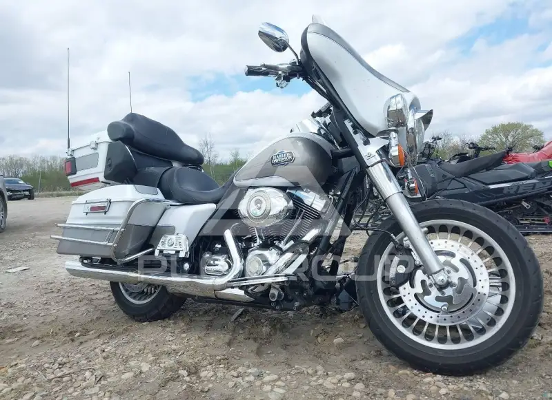 2009 Harley-Davidson FLHTCU фото