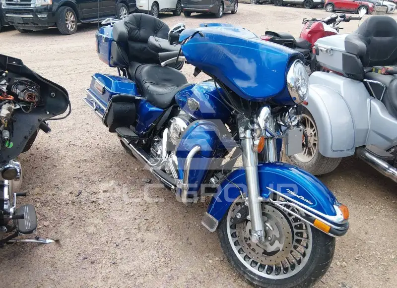 2009 Harley-Davidson FLHTCU фото