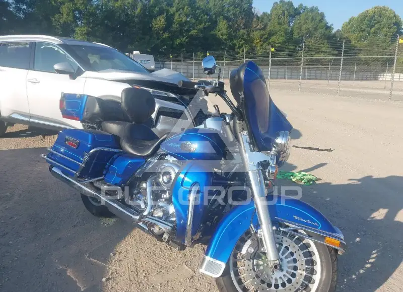 2009 Harley-Davidson FLHTCU photo