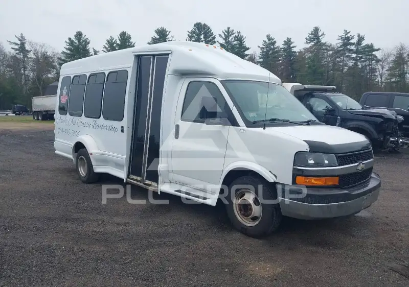 2009 Chevrolet Express photo