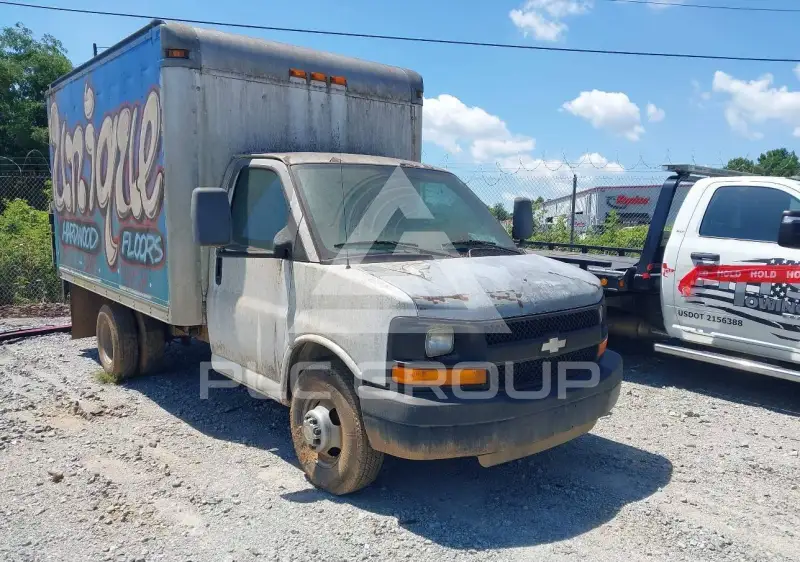 2009 Chevrolet Express photo