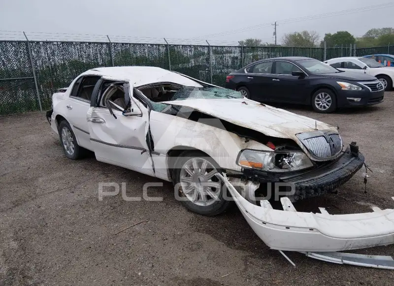 2009 Lincoln Town photo