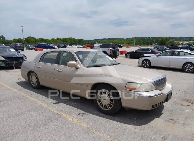 2009 Lincoln Town photo