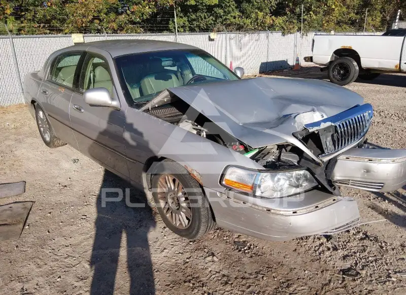 2009 Lincoln Town photo