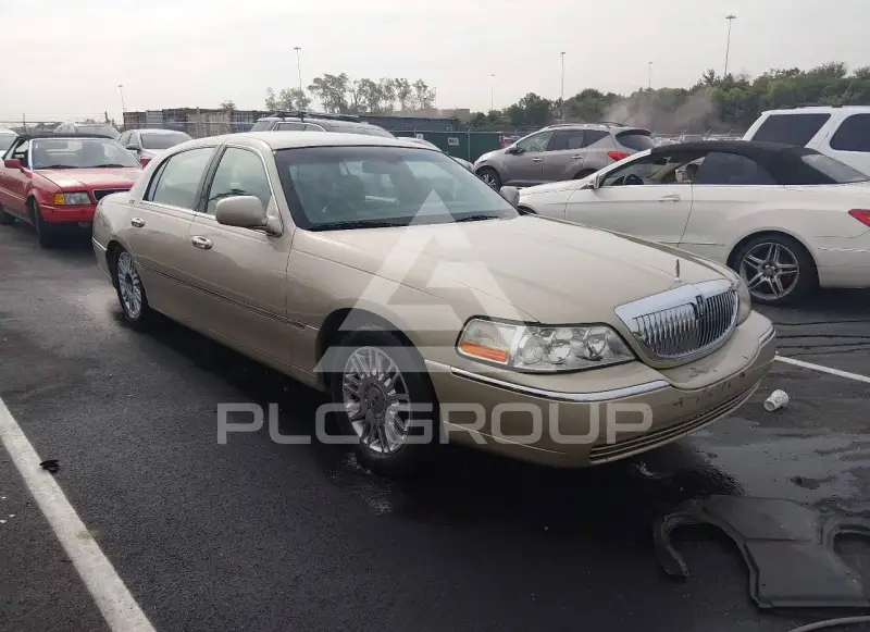 2009 Lincoln Town фото