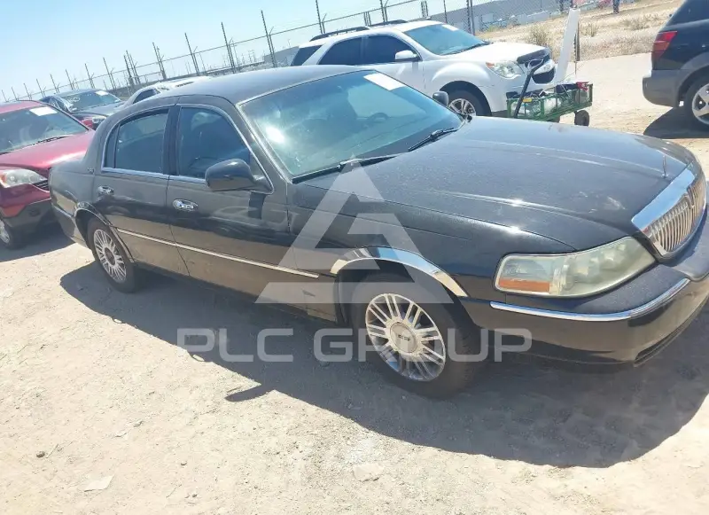2009 Lincoln Town photo