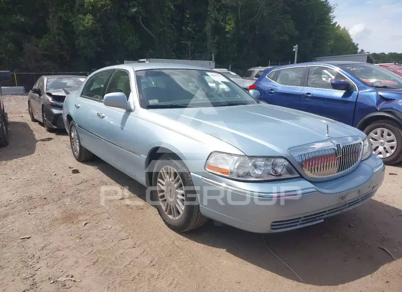 2009 Lincoln Town photo