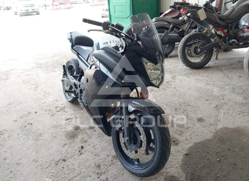 2009 Yamaha FZ6 photo
