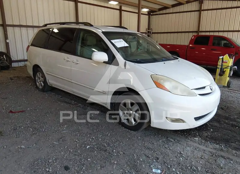 2009 Toyota SIENNA photo