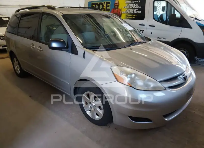 2009 Toyota SIENNA photo