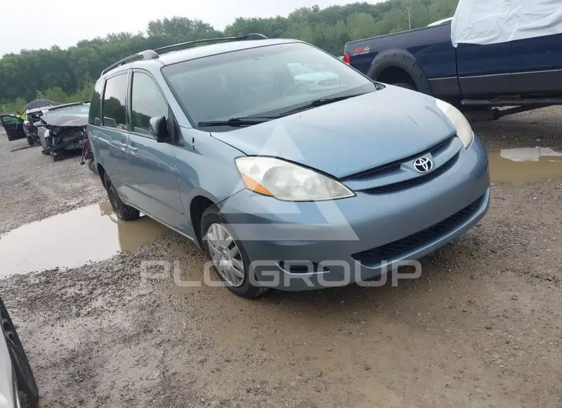 2009 Toyota SIENNA photo