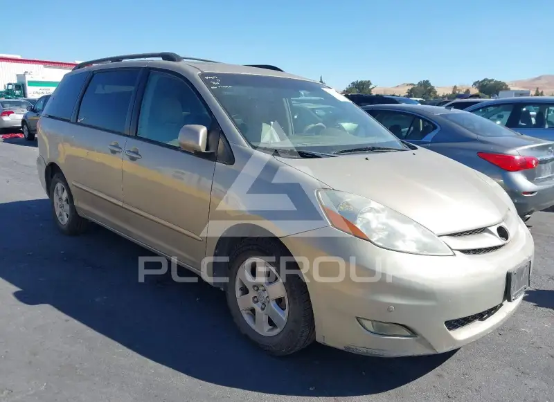 2009 Toyota SIENNA photo