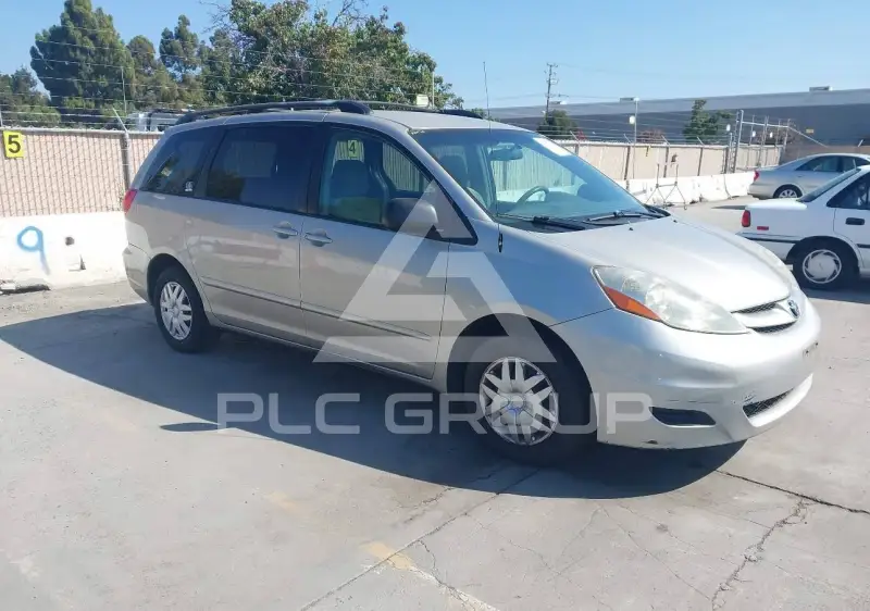 2009 Toyota SIENNA photo