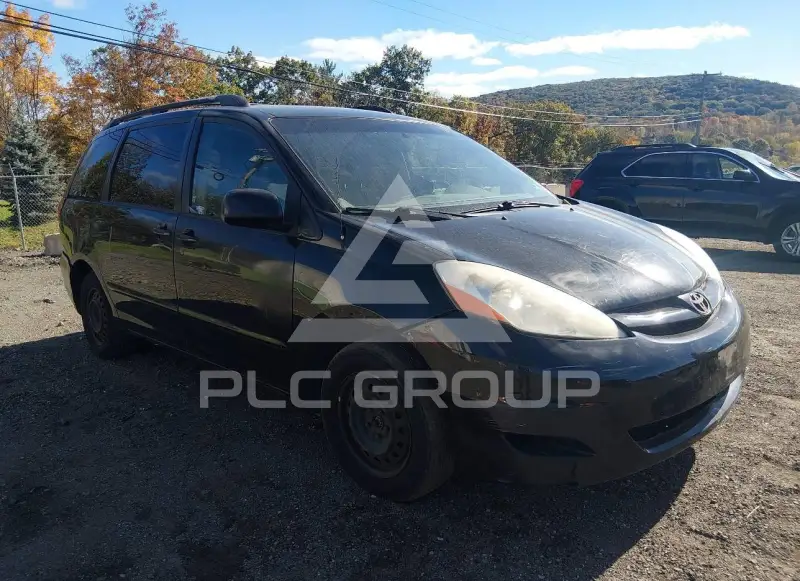 2009 Toyota SIENNA photo