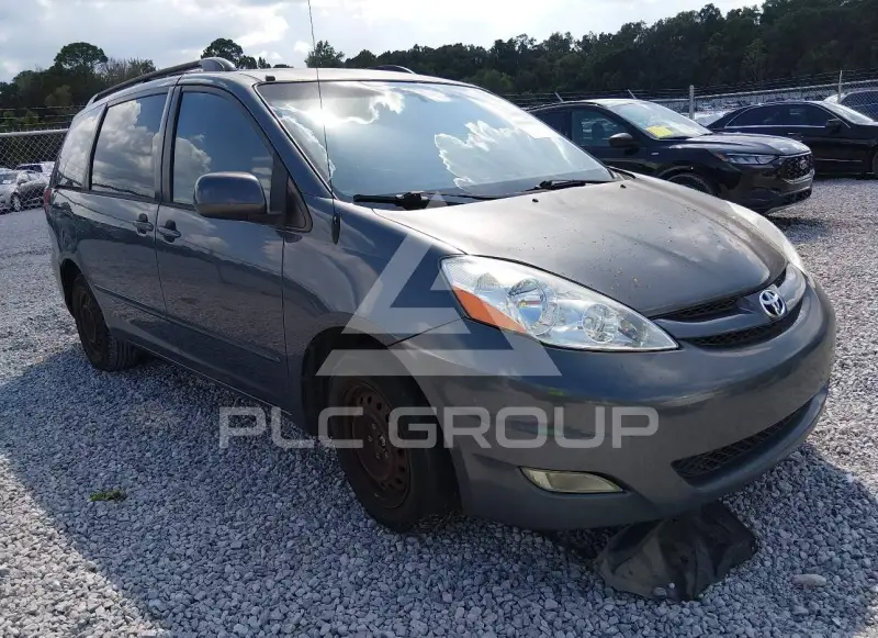 2009 Toyota SIENNA photo