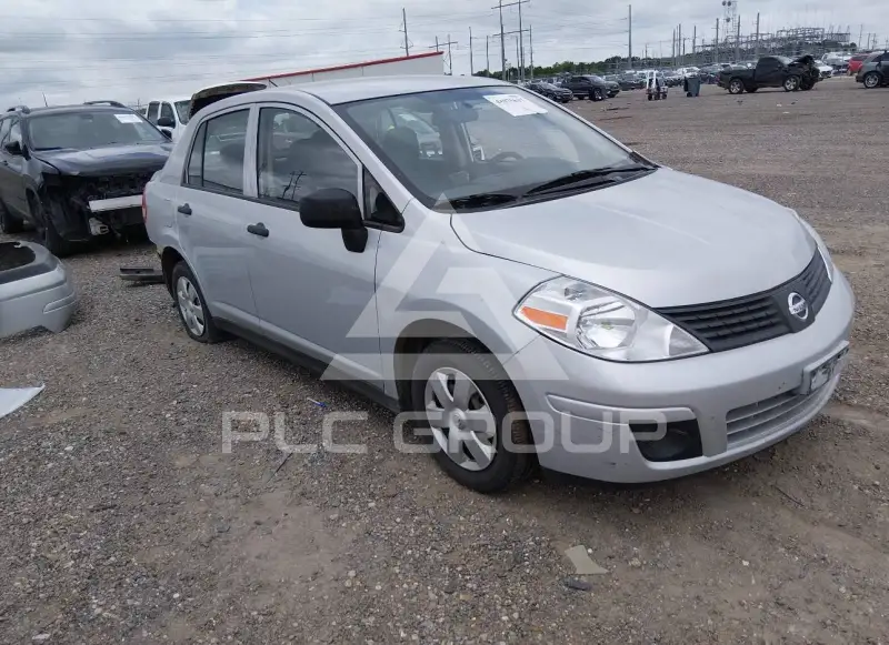 2010 Nissan VERSA photo