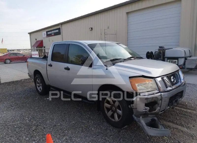 2010 Nissan TITAN фото