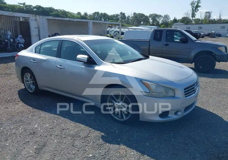 2010 Nissan MAXIMA photo