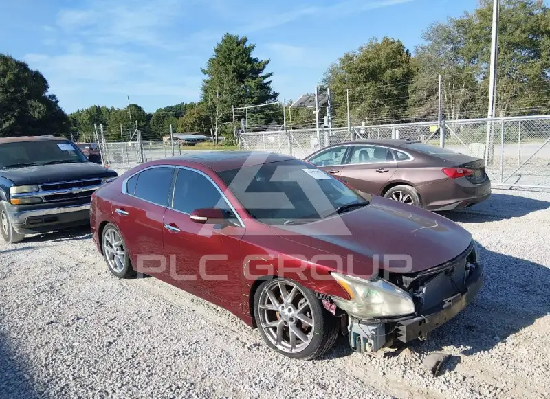 2010 Nissan MAXIMA photo