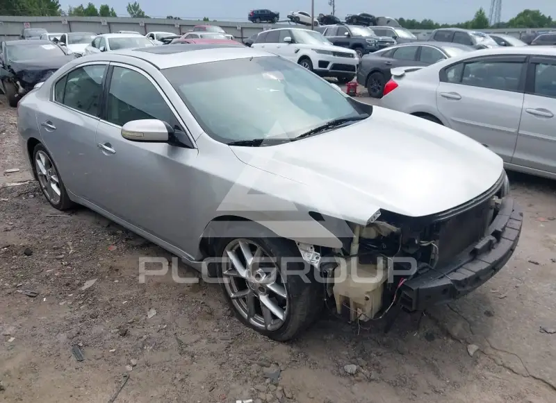 2010 Nissan MAXIMA photo