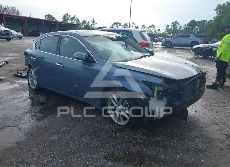 2010 Nissan MAXIMA photo