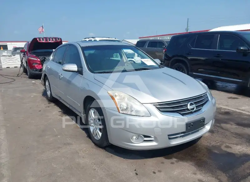 2010 Nissan ALTIMA фото