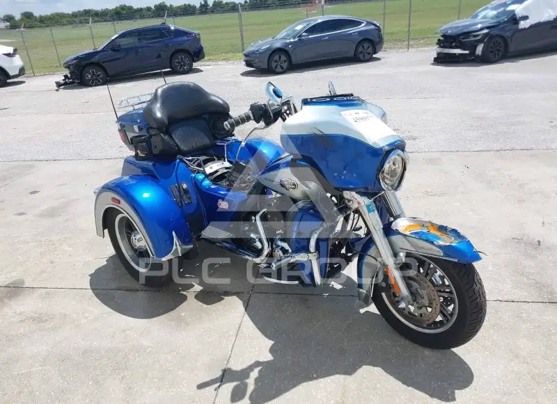 2010 Harley-Davidson FLHTCU фото