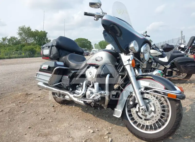 2010 Harley-Davidson FLHTCU photo