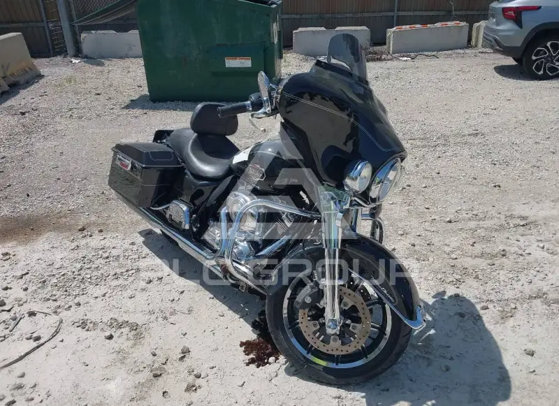 2010 Harley-Davidson FLHTCU фото