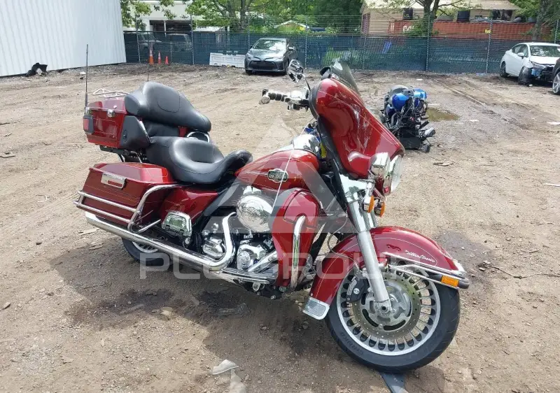 2010 Harley-Davidson FLHTCU фото