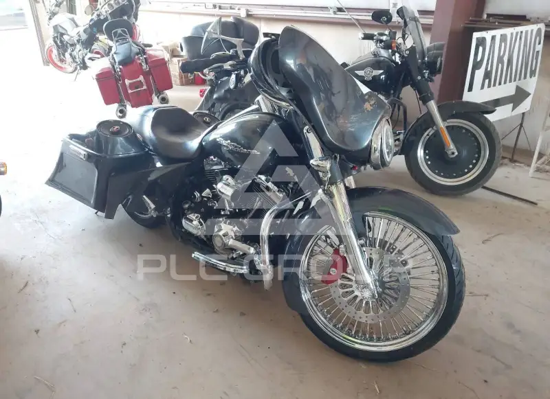 2010 Harley-Davidson FLHX фото