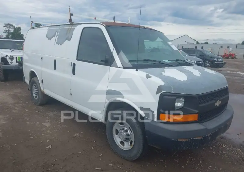 2010 Chevrolet Express photo