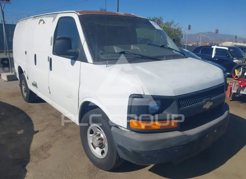 2010 Chevrolet Express photo