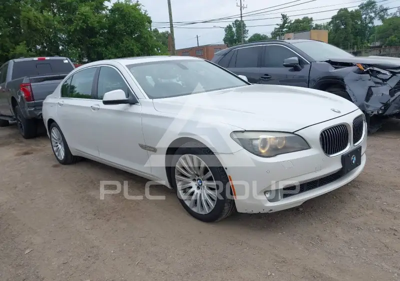 2010 BMW 750 фото
