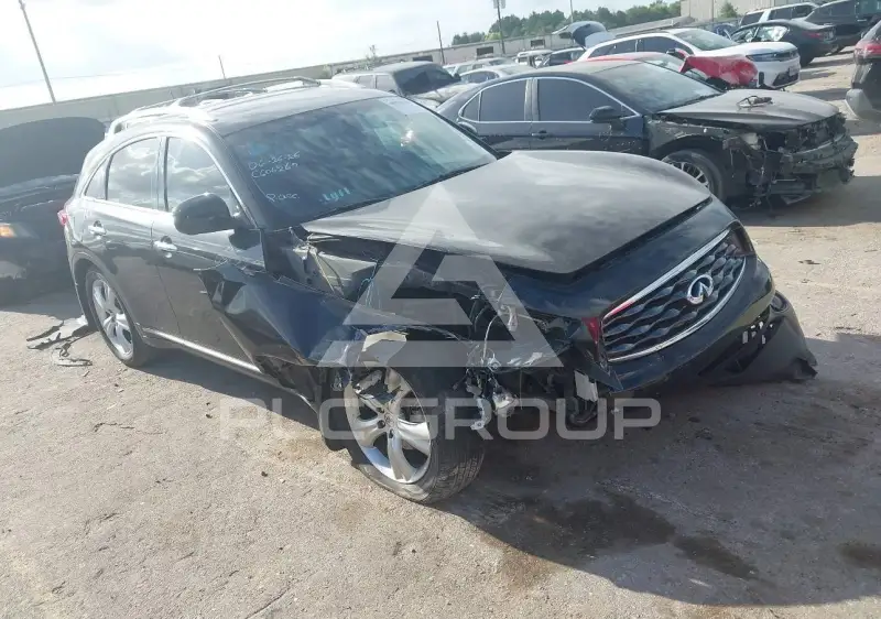 2010 Infinity FX35 photo