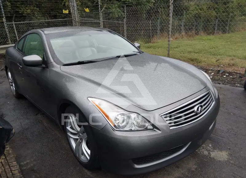 2010 Infinity G37 photo
