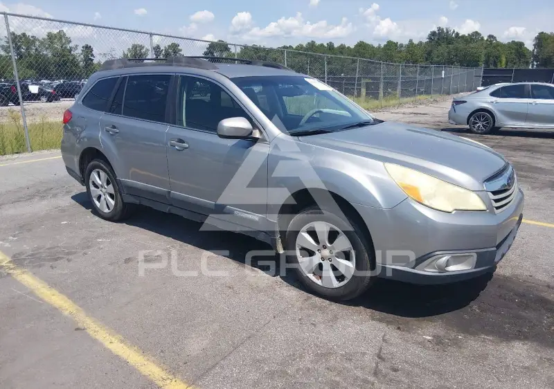2010 Subaru Outback photo