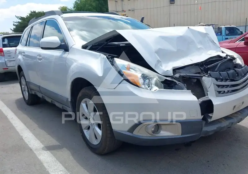 2010 Subaru Outback photo