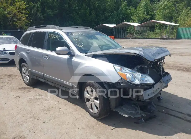 2010 Subaru Outback photo