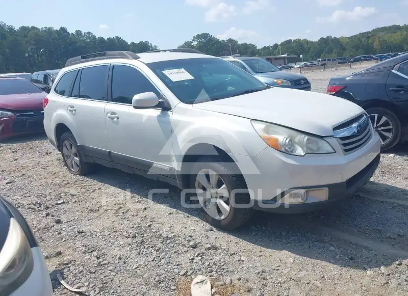 2010 Subaru Outback photo