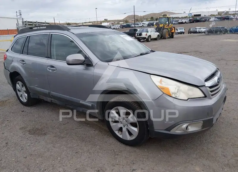2010 Subaru Outback photo