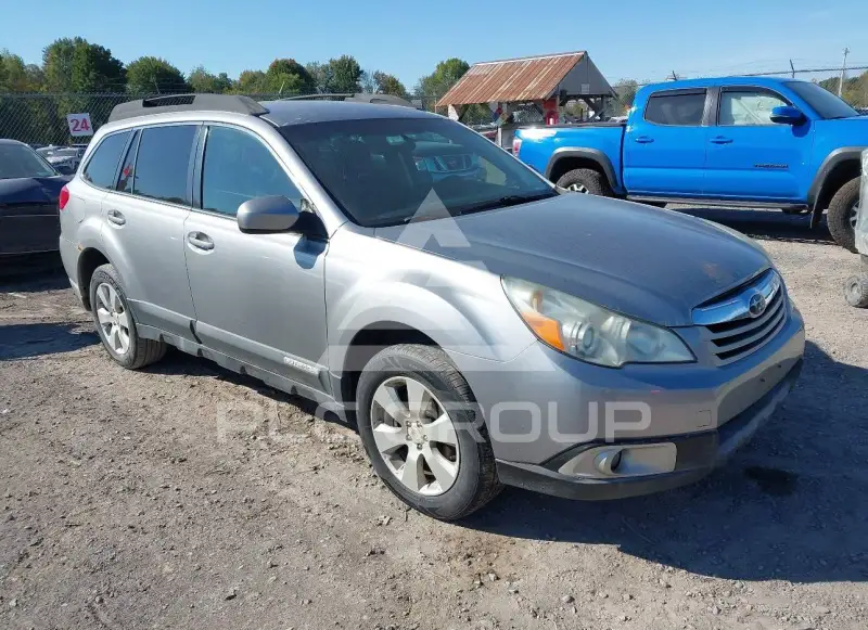 2010 Subaru Outback photo