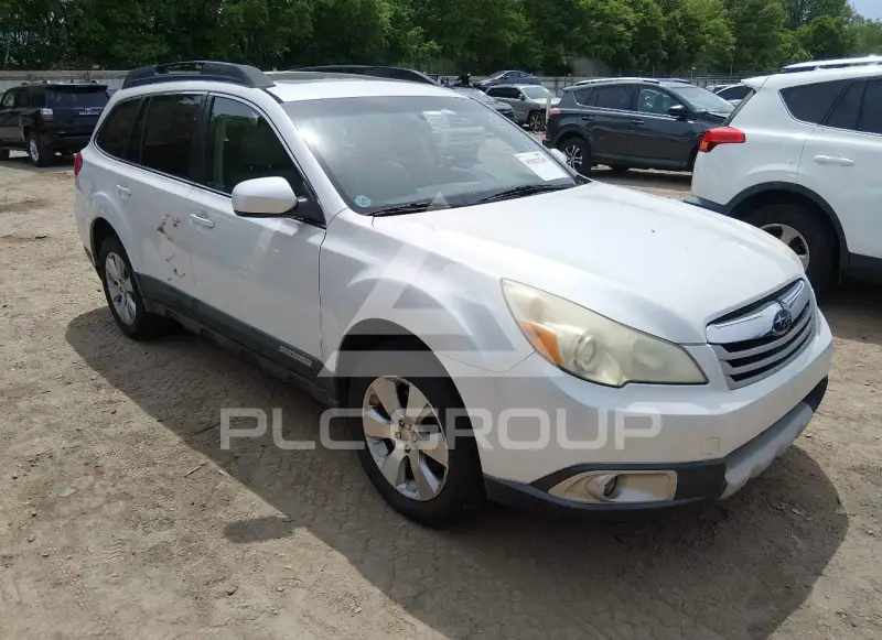 2010 Subaru Outback photo