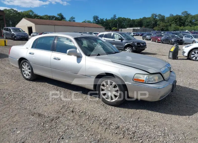 2010 Lincoln Town photo