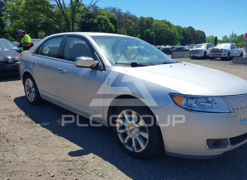 2010 Lincoln MKZ photo