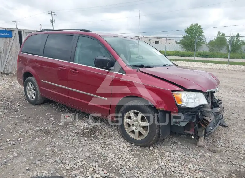 2010 Chrysler TOWN & COUNTRY photo