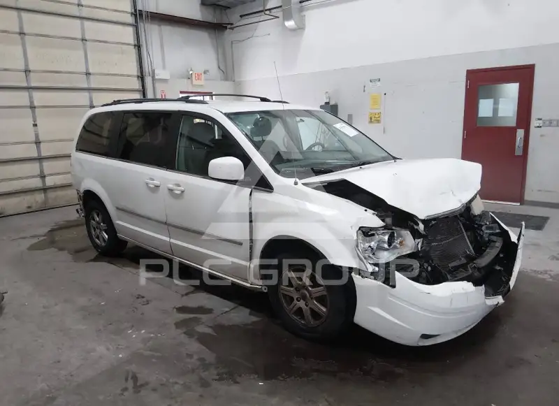 2010 Chrysler TOWN & COUNTRY фото