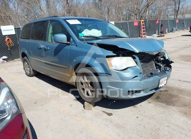 2010 Chrysler TOWN & COUNTRY photo